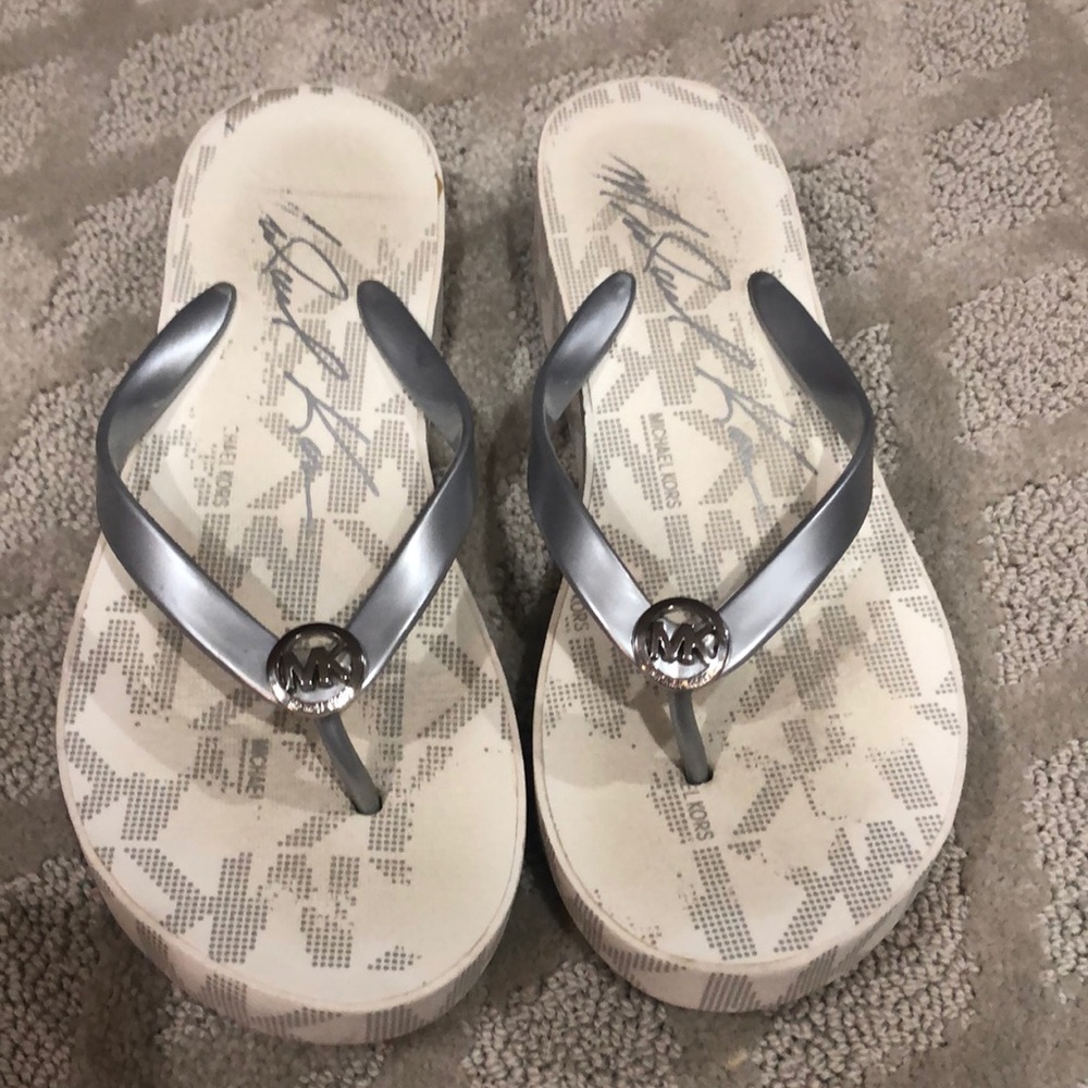 Women’s silver Michael Kohrs flip flops